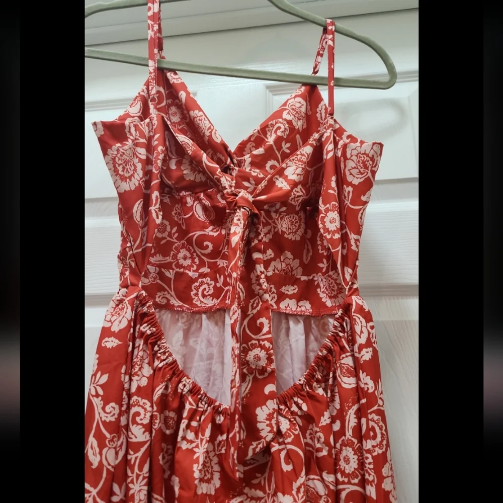 🕶Cupshe Red and White Floral Dress🕶 - Picture 6 of 9